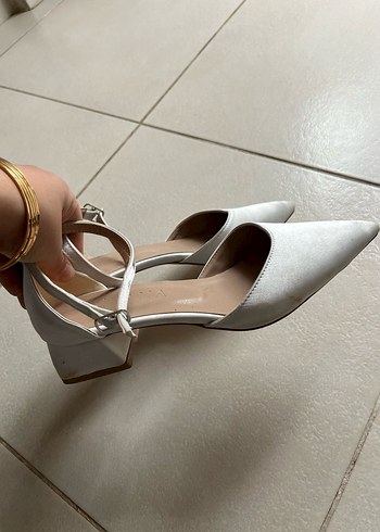 Diğer Diger Beyaz Süet Stiletto Topuklu Kadın Ayakkabı