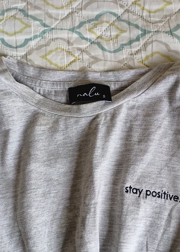 Gri Salaş Bağlamalı Tişört - Görsel 2