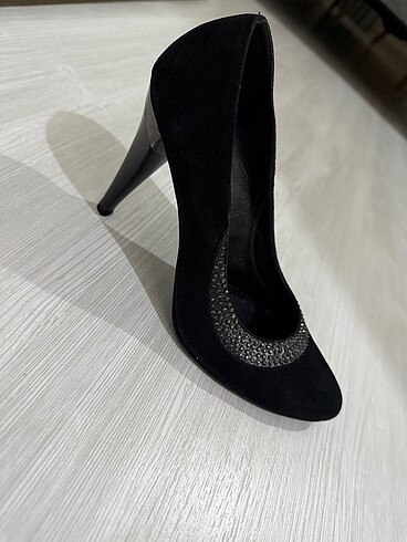 İnci siyah stiletto ayakkabı