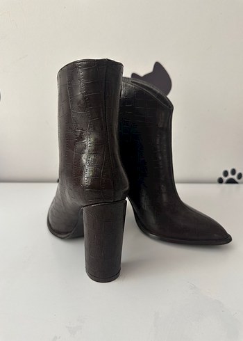 Kahverengi Kroko Desenli Kadın Topuklu Bot - Görsel 3