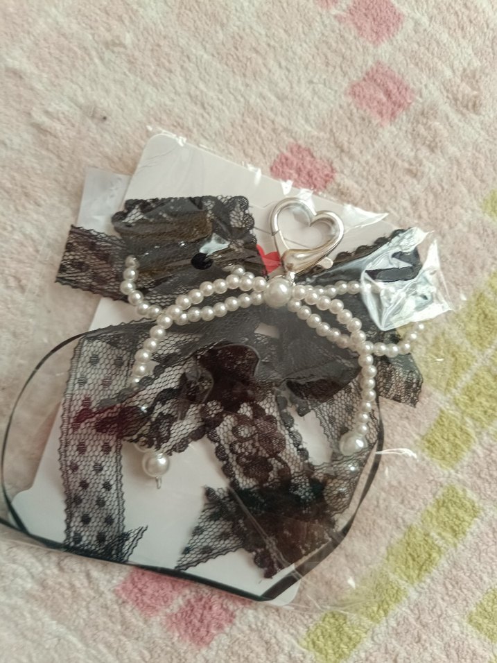 İnci Detaylı Siyah Dantel Fiyonk çanta süsü - Görsel 3