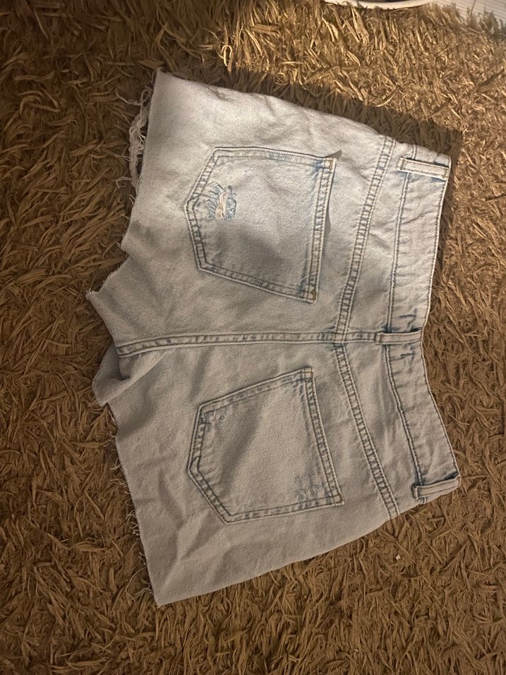 Düğmeli Gri Yıkamalı Kadın Kot Şort - Görsel 4