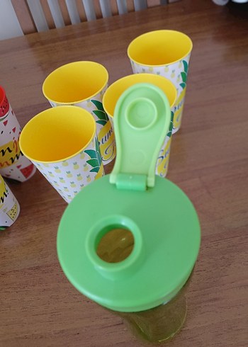 Renkli Plastik Bardak Seti - Görsel 2