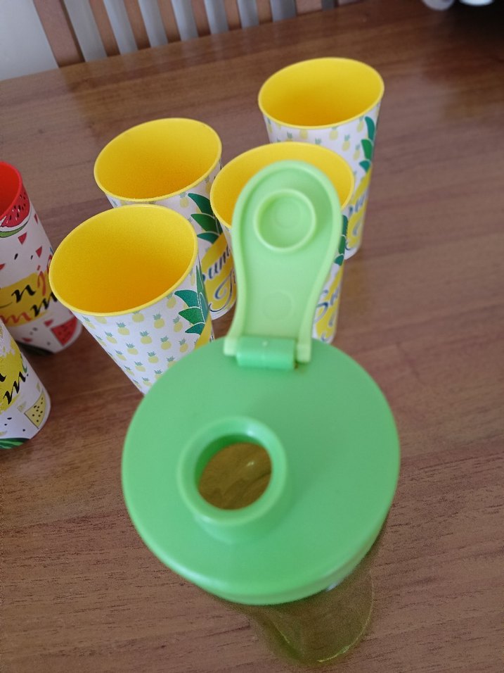 Renkli Plastik Bardak Seti - Görsel 2