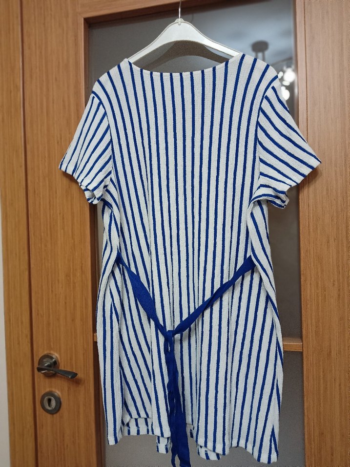 LC waikiki XXL Mavi Çizgili V Yaka elbise - Görsel 3