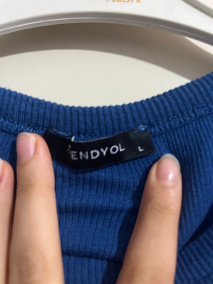 Kadın Lacivert Yüksek Yakalı Kolsuz tişört crop - Görsel 2