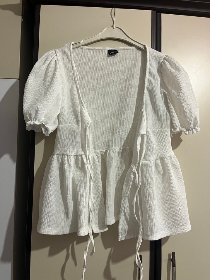 Düğmeli Beyaz Kısa Kollu Mini Keten Bluz - Görsel 2