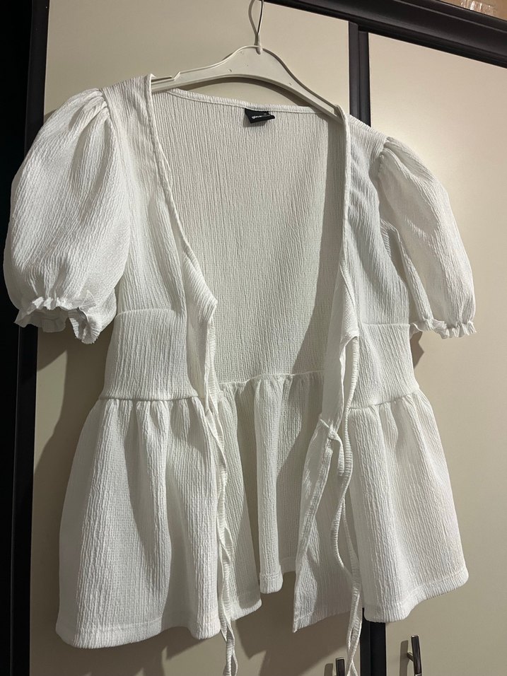 Düğmeli Beyaz Kısa Kollu Mini Keten Bluz - Görsel 4