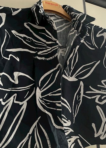 Desenli Kısa Kollu Siyah Mini Gömlek - Görsel 2