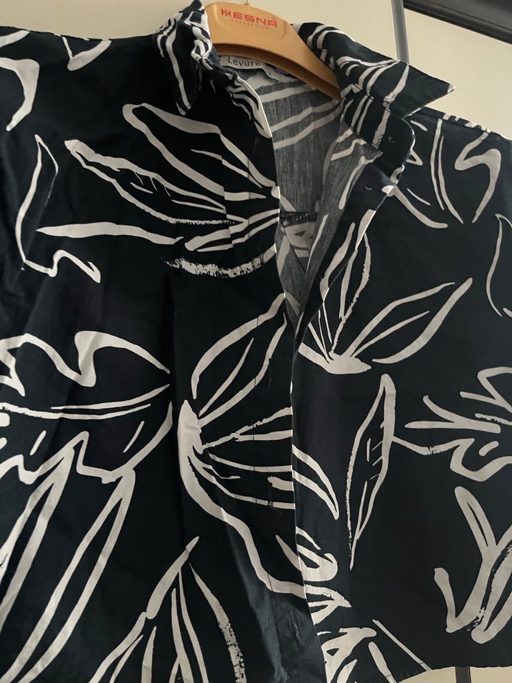 Desenli Kısa Kollu Siyah Mini Gömlek - Görsel 2