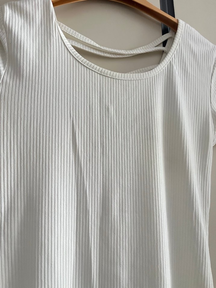 Kadın Beyaz Kısa Kollu Pliseli Tişört - Görsel 2