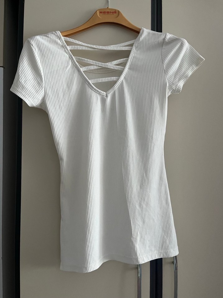 Kadın Beyaz Kısa Kollu Pliseli Tişört - Görsel 3