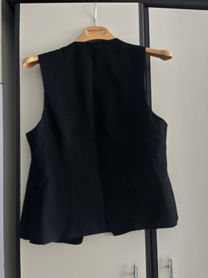 Siyah Düğmeli Kadın Yelek - Görsel 4