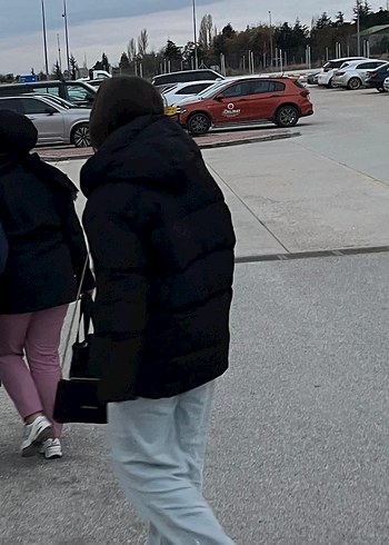 Siyah Kapitone Rahat Kesim Kadın Kışlık Mont