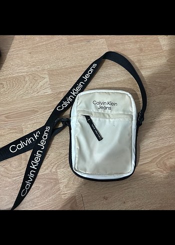 Beyaz Calvin Klein Kadın Çapraz Çanta