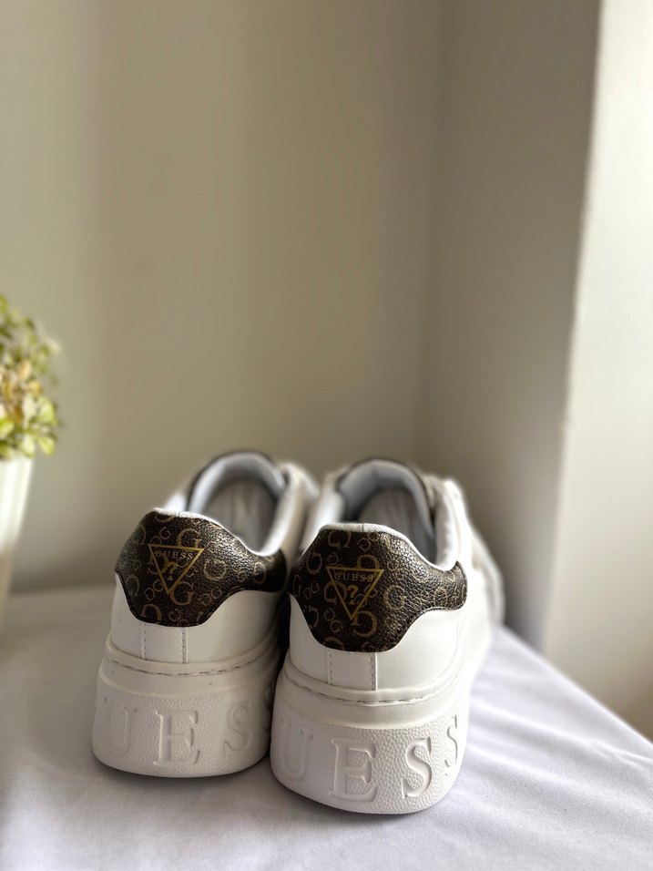 Beyaz Yılan Desenli Dolgu Topuklu Kadın Spor Ayakkabı - Görsel 4