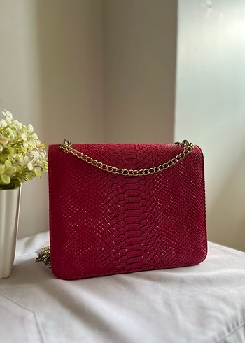 Kırmızı Yılan Derisi Desenli Zincir Detaylı Çanta - Görsel 3