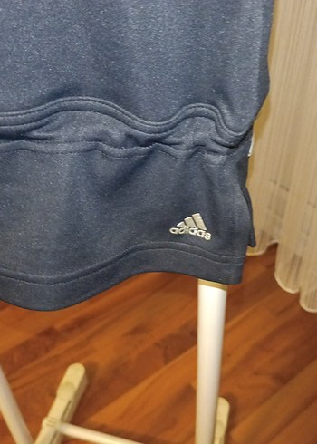 Kadın Siyah V Yaka Kemerli Tişört - Görsel 3