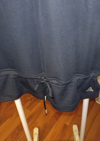 Kadın Siyah V Yaka Kemerli Tişört - Görsel 2