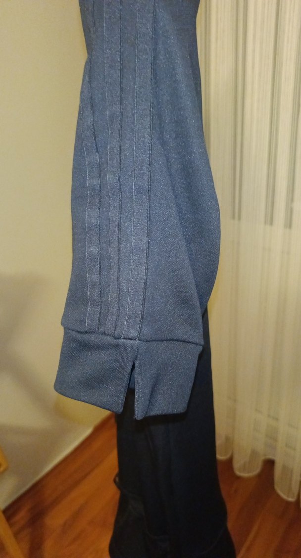 Kadın Siyah V Yaka Kemerli Tişört - Görsel 5