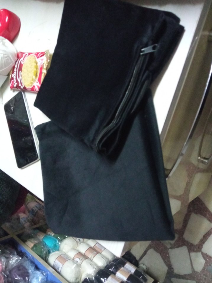 iki tane siyah kadife kırlent 42'ye 42 santim - Görsel 4