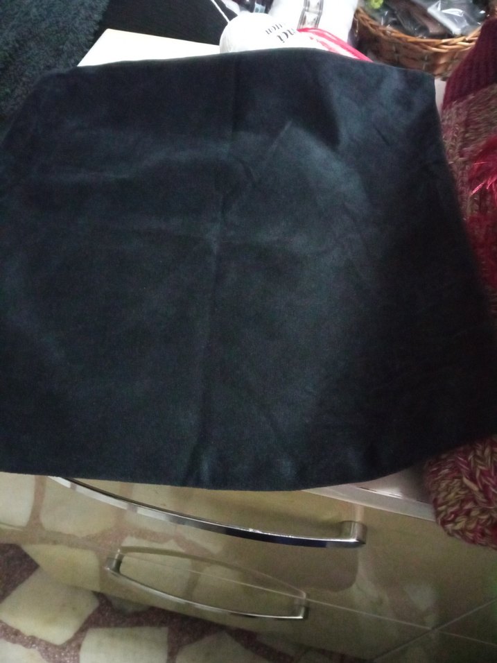 iki tane siyah kadife kırlent 42'ye 42 santim - Görsel 2