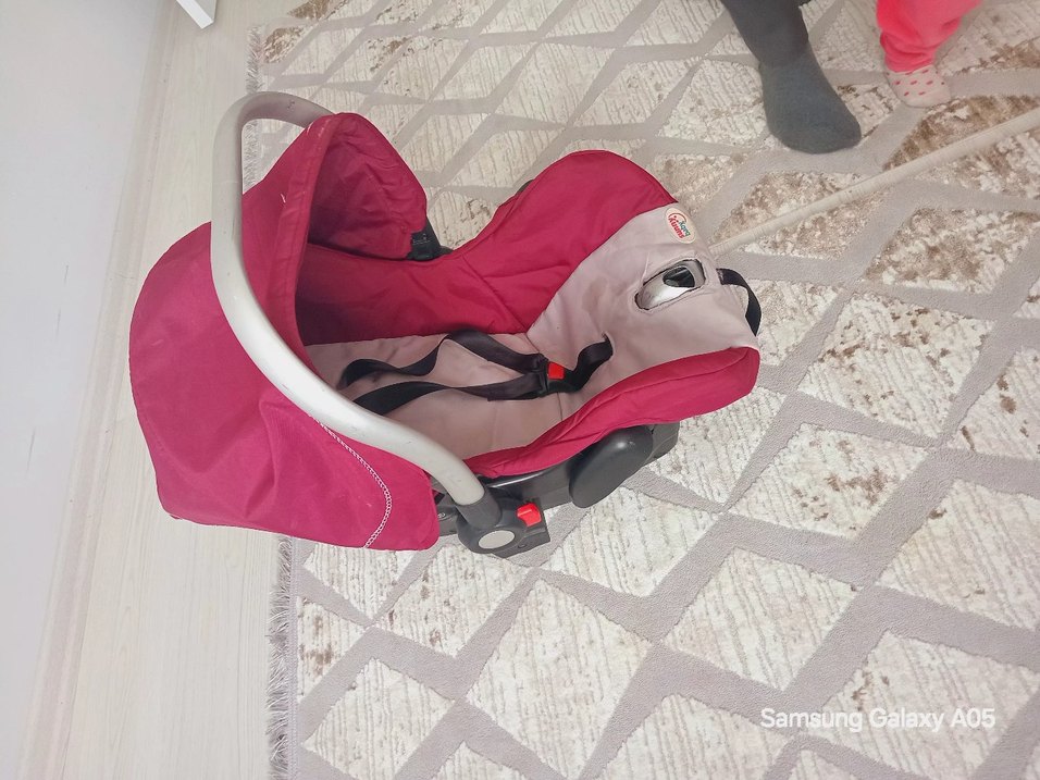 Kırmızı Bebek Araba Koltuğu Gri Detaylı - Görsel 4