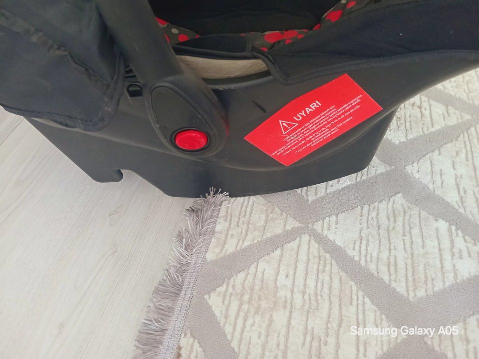 Kırmızı Desenli Bebek Oto Koltuğu - Görsel 3