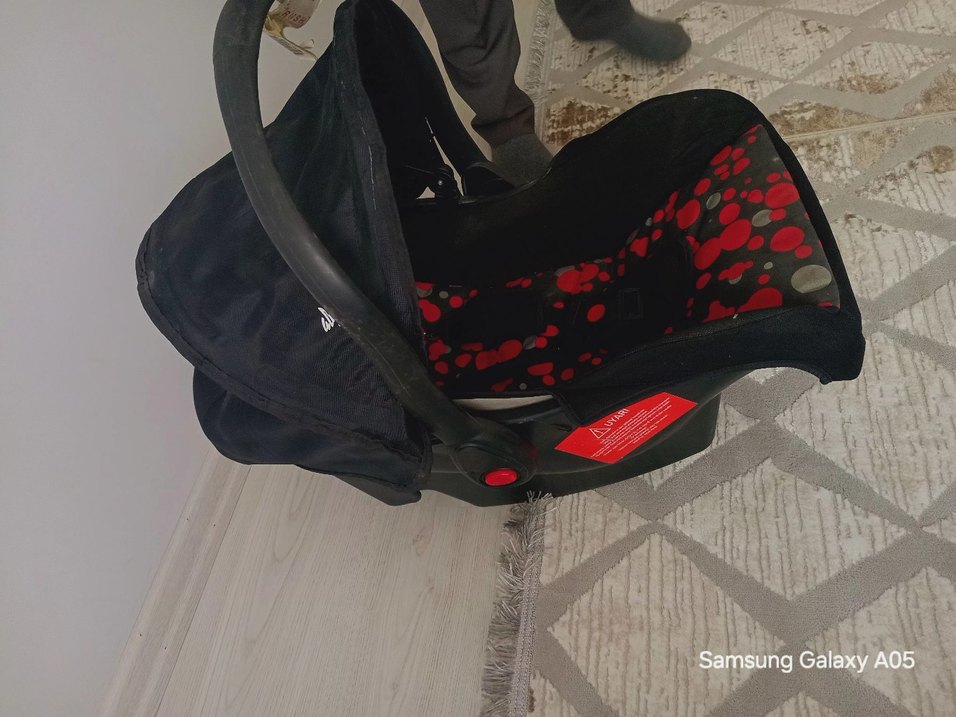 Kırmızı Desenli Bebek Oto Koltuğu - Görsel 2