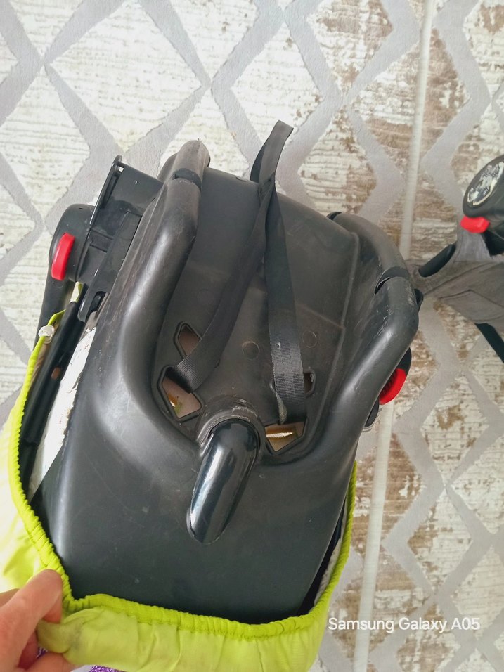 Sarı Desenli Bebek Oto Koltuğu - Görsel 3