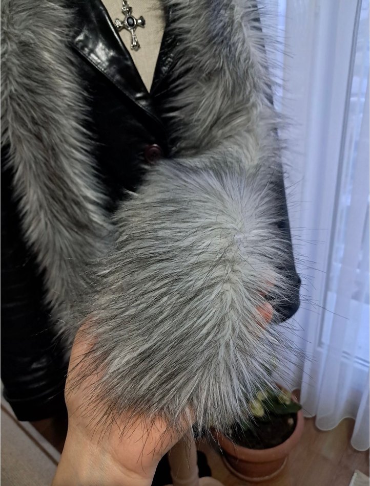 Peluş Goth Atkı — görsel 4/4