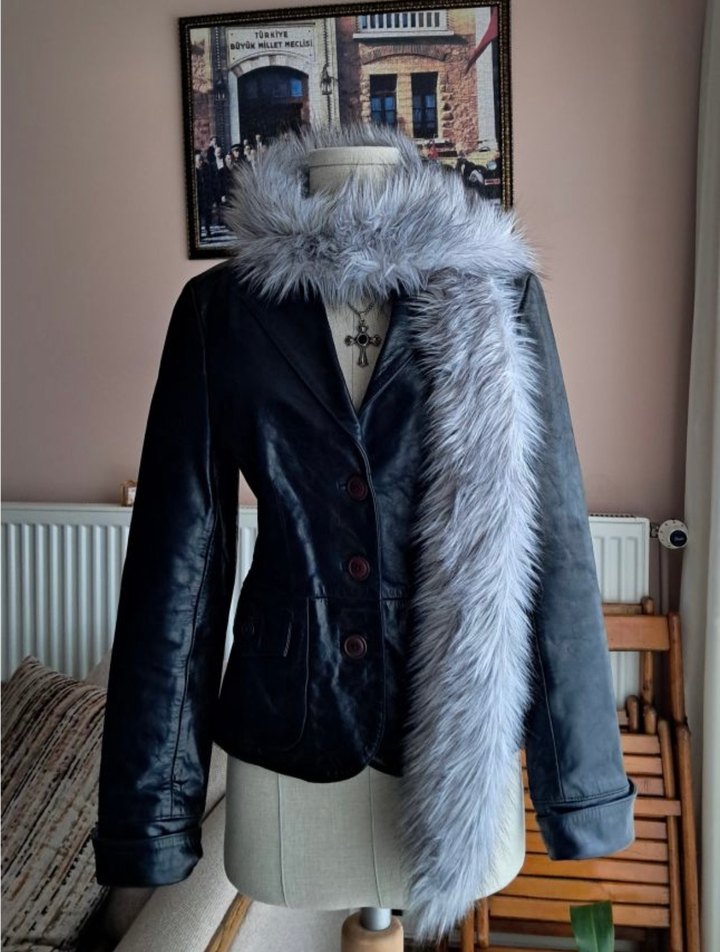 Peluş Goth Atkı — görsel 2/4