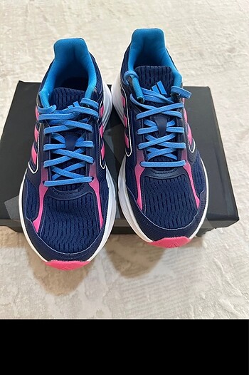 36,5 Beden Adidas kasın ayakkabı