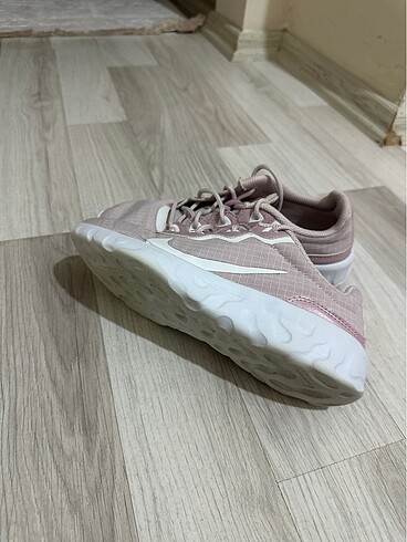 36,5 Beden Nike spor ayakkabı