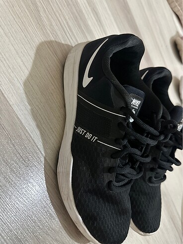 36,5 Beden Nike spor ayakkabı