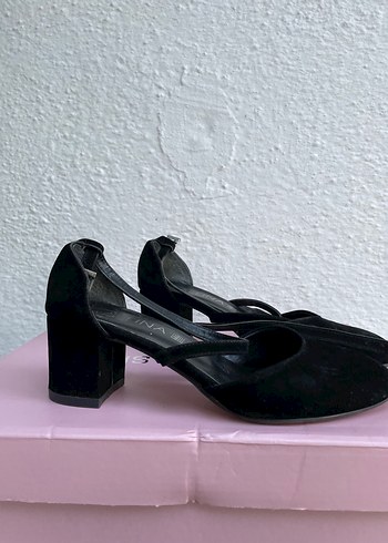 36 Beden Siyah Süet Bantlı Stiletto Topuklu Ayakkabı