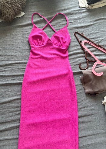 Pembe V Yaka İnce Askılı Midi Triko Elbise