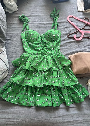 Yeşil Çiçek Desenli Fırfırlı Mini Elbise