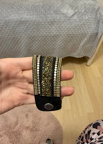 Diğer Siyah Tasli Genis Bileklik