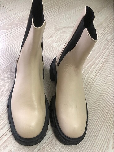 Zara Krem Bot - Görsel 3