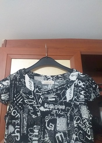40 Beden Baskılı V Yaka
