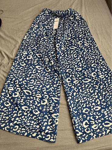 Diğer Mavi leopar desenli yazlık cepli saten pantolon