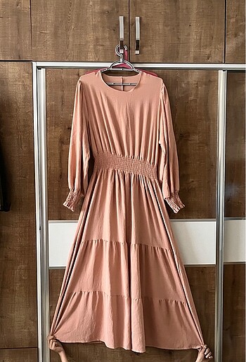 Pembe elbise