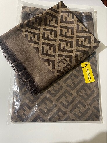 Fendi FENDİ ŞAL