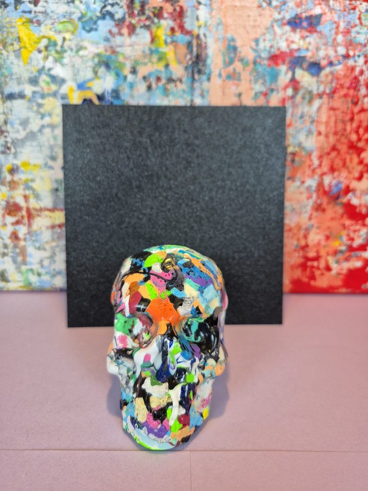 Çok Renkli Kafatası Figürü - Görsel 3