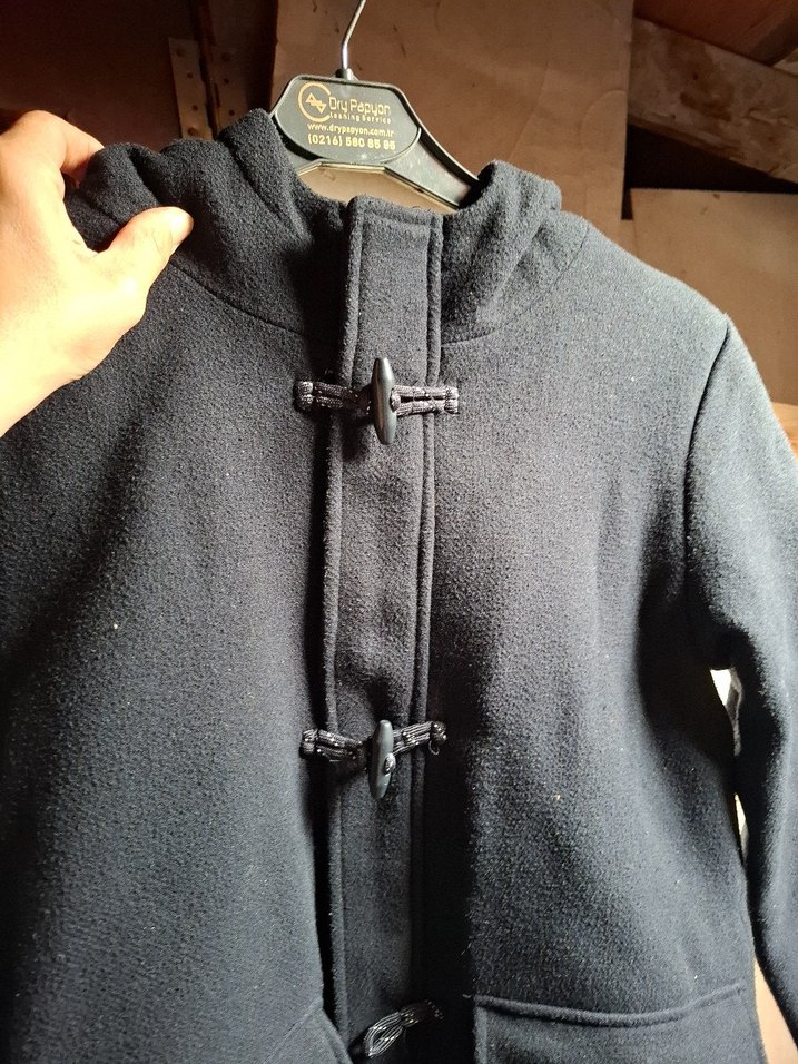 Düğmeli Siyah Kaban - Görsel 2