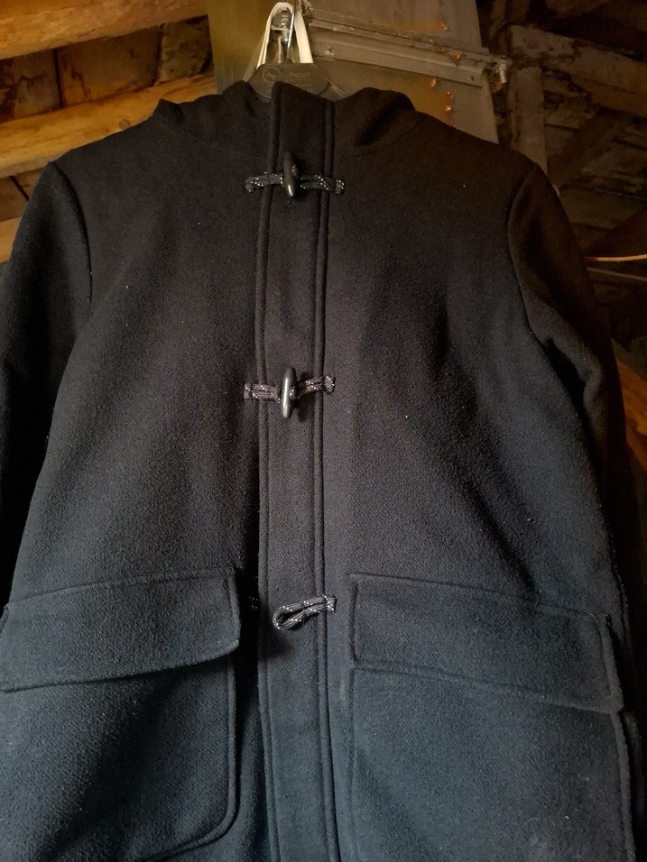 Düğmeli Siyah Kaban - Görsel 3