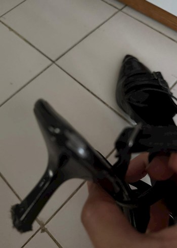 37 Beden Siyah Yılan Desenli Tokalı Stiletto Topuklu