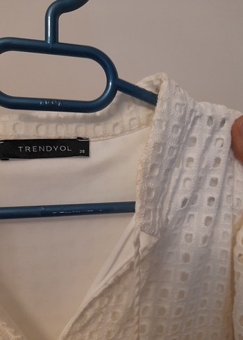 Trendyol & Milla Beyaz V Yaka Dantel Detaylı Elbise