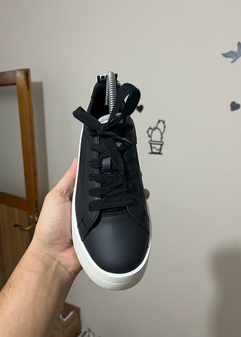 38 Beden Siyah Bağcıklı Lacoste orijinal 38